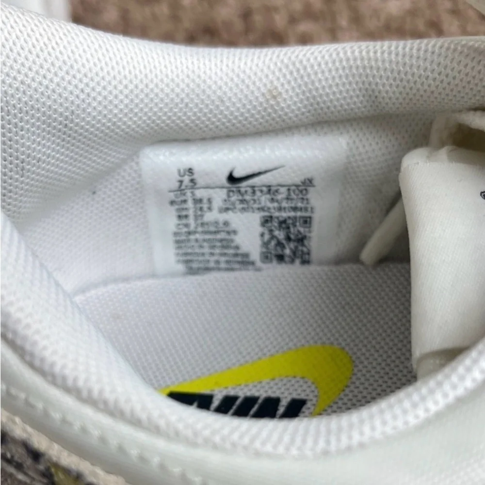 Nike Women's White and Gray Sneakers with Patterned Swoosh